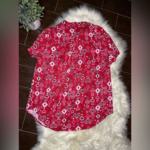 Torrid Red Paisley heart w/Pocket button down blouse sz 2X - Picture 9 of 11